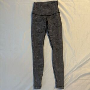 Lululemon Wunder Under Women’s Size 4 Legging Maze Jacquard White Black